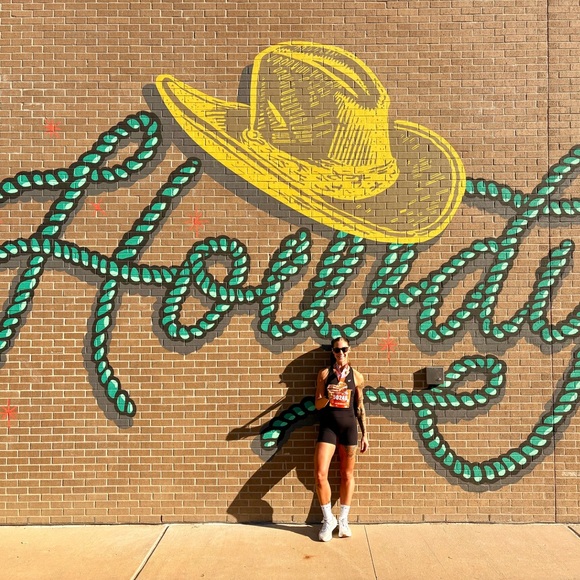 Meet your Posher, Taylor - Picture 1 of 2